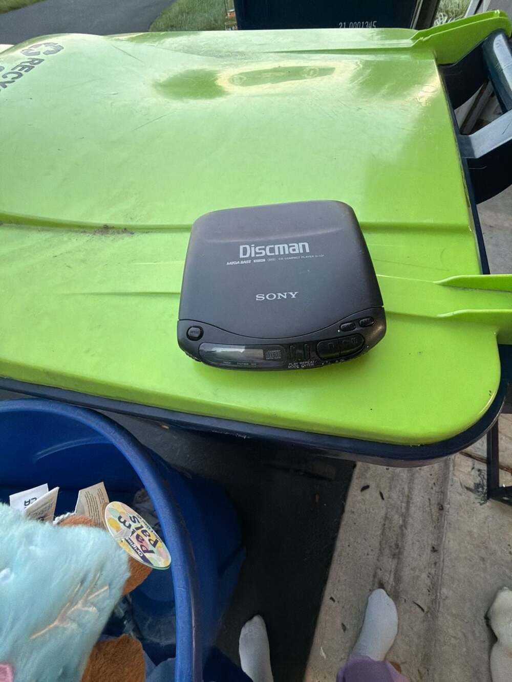Sony Discman D-131 Mega Bass Portable CD Compact Player